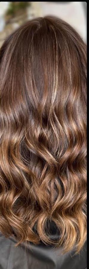 Dimensional brunette with soft wave